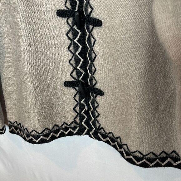Nordic Design Beige and Black 100% Wool Toggle Closure Cardigan. Size Medium. - Picture 3 of 8